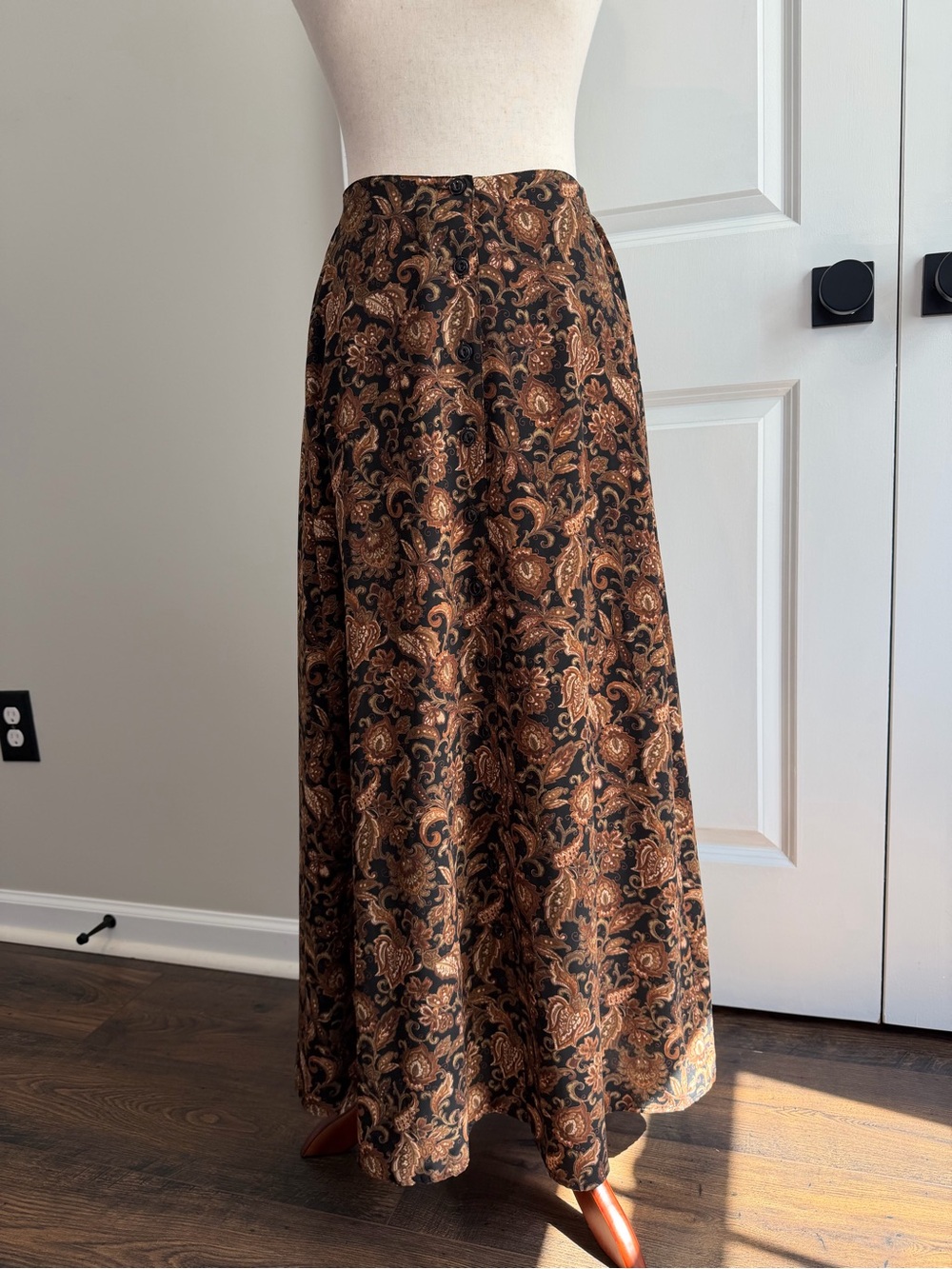 Vintage Dressbarn Women’s 90’s Button Front Maxi Skirt Neutral Equestrian Small
